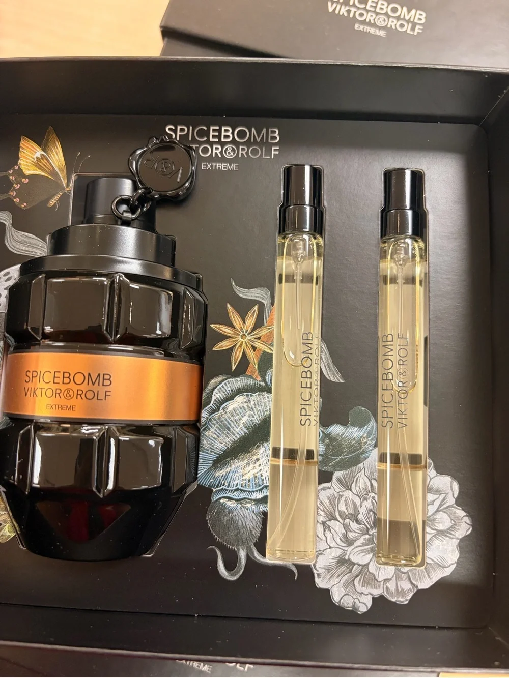 Viktor & Rolf Spicebomb Extreme Gift set- Black with Gold Accent holiday set